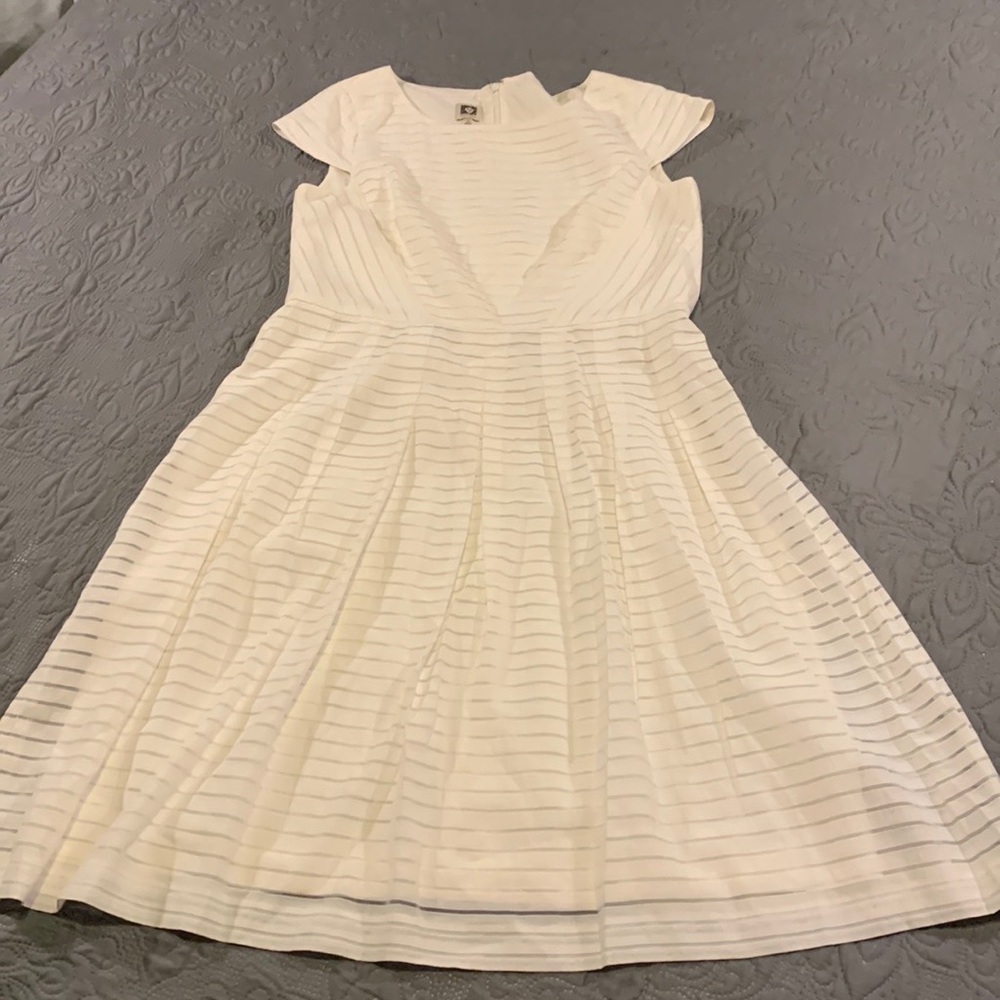 Beautiful White Ann Klein cap sleeves Dress! Size 12!